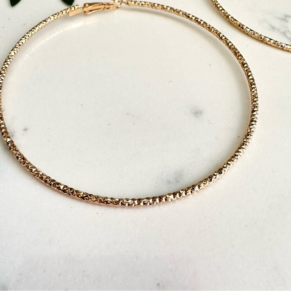 2/$30🌵 Gold Tone Large Hoop Textured Earrings Delicate Jewelry Gift Boho NEW - Picture 5 of 8